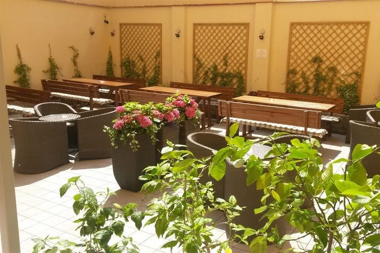 Hotel Ambiance Praha Bagian luar foto