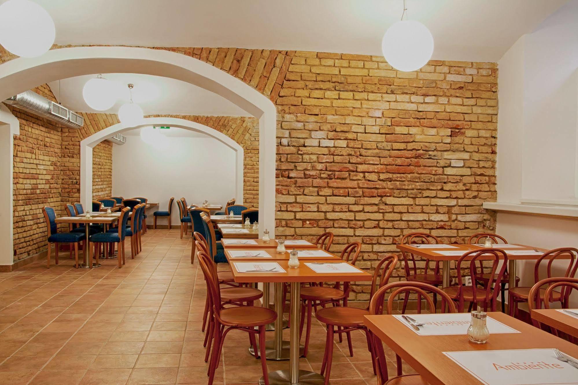 Hotel Ambiance Praha Bagian luar foto