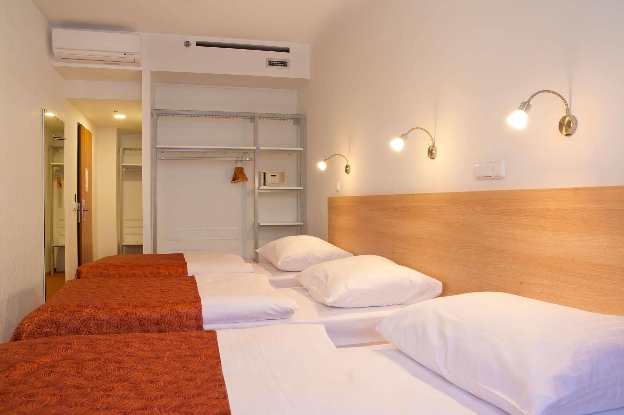 Hotel Ambiance Praha Bagian luar foto