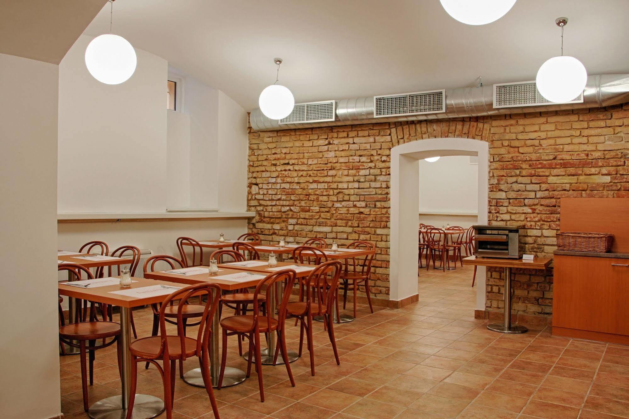 Hotel Ambiance Praha Bagian luar foto