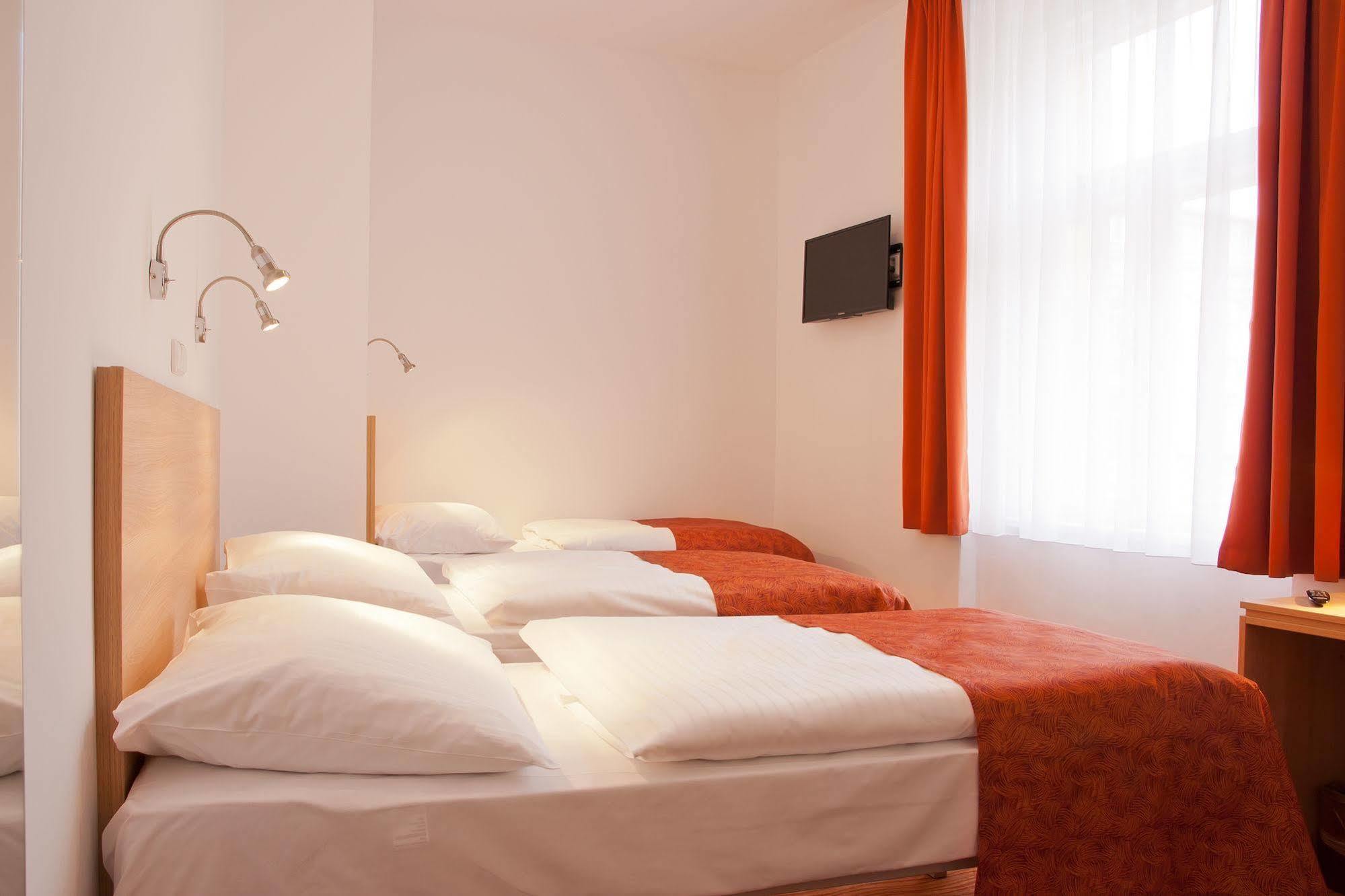 Hotel Ambiance Praha Bagian luar foto