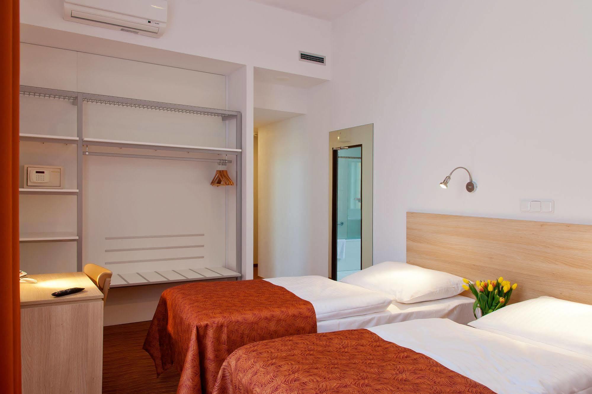Hotel Ambiance Praha Bagian luar foto