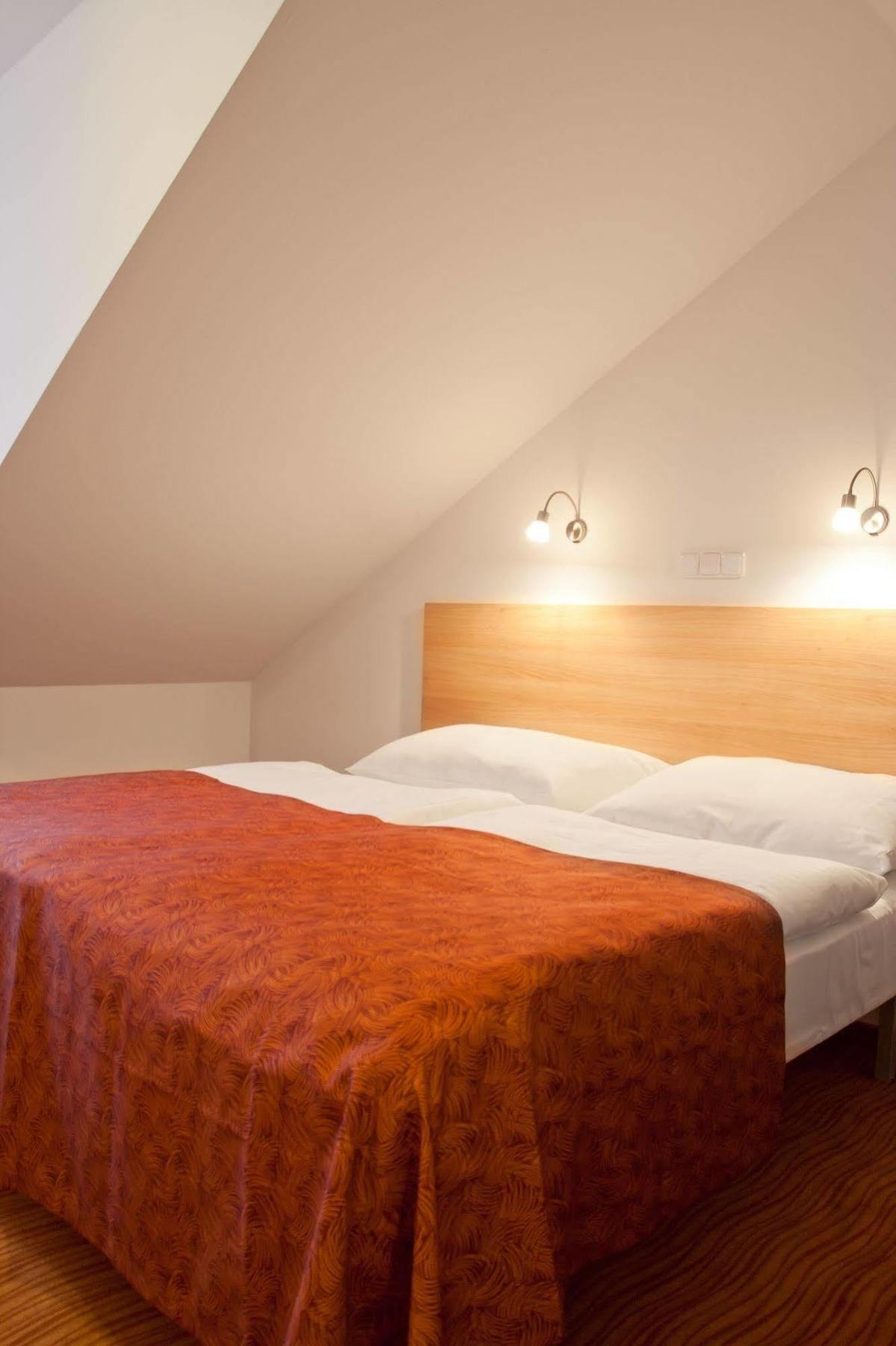 Hotel Ambiance Praha Bagian luar foto