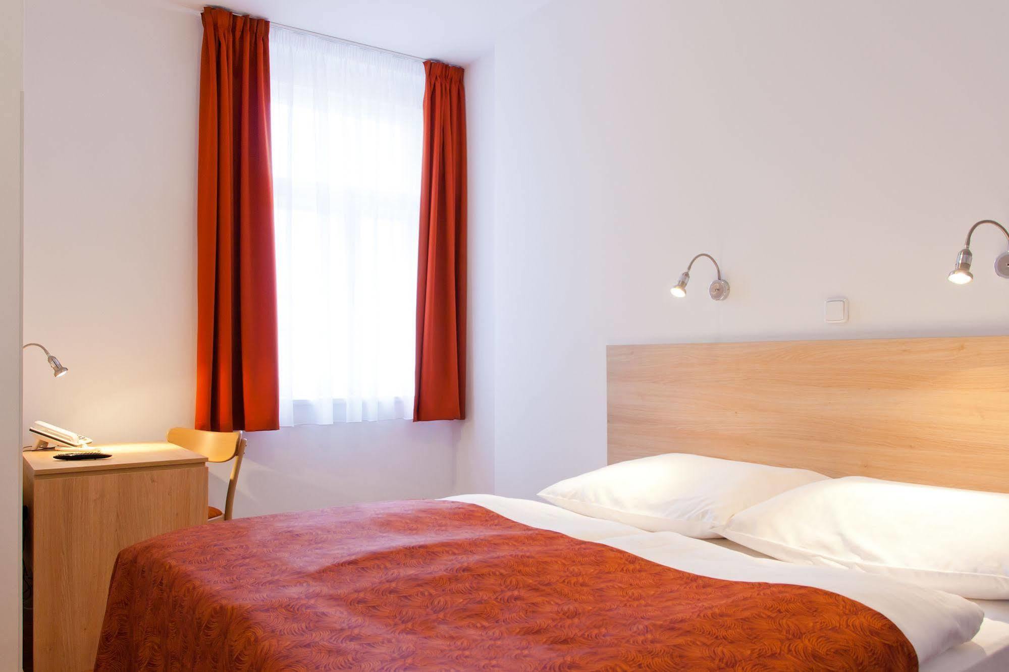 Hotel Ambiance Praha Bagian luar foto