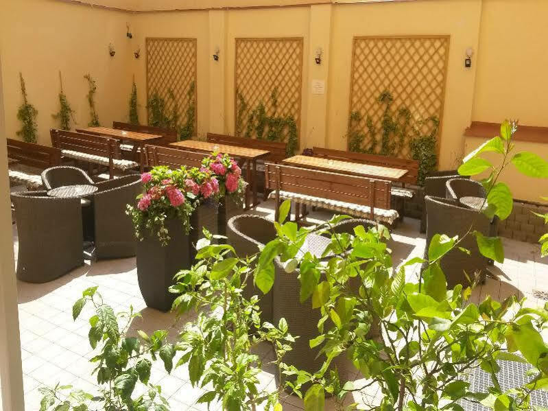 Hotel Ambiance Praha Bagian luar foto